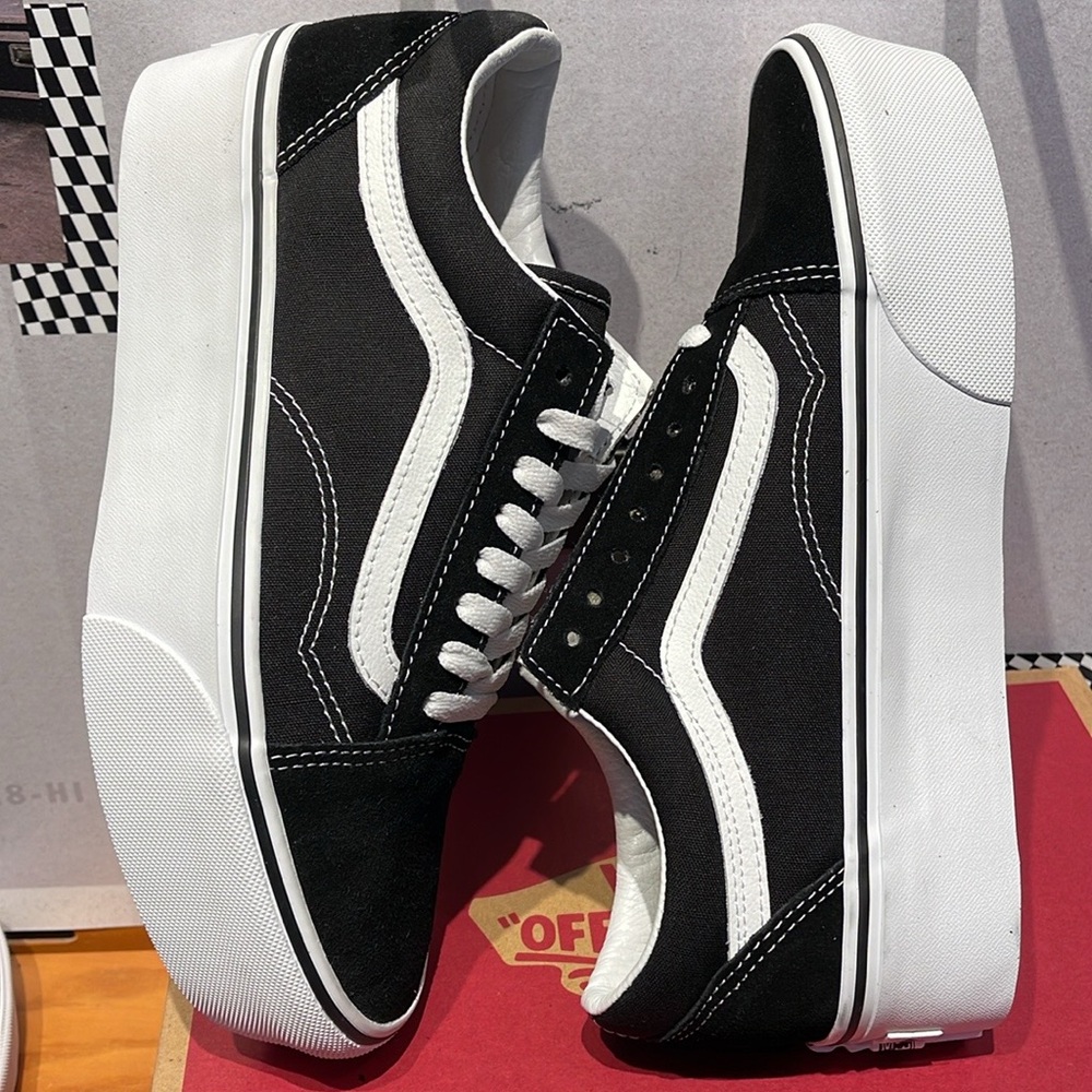 Vans Men’s Old Skool Stackform Suede/Canvas Black/True Wht
VN0A7Q5M6BT Platforms - Picture 14 of 16
